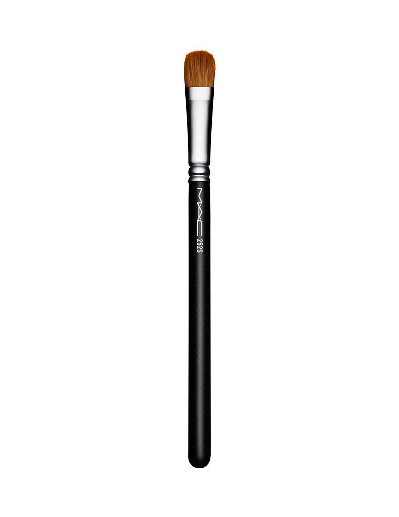 M.A.C Large Shader Brush - 252S Buy at Indicrest
