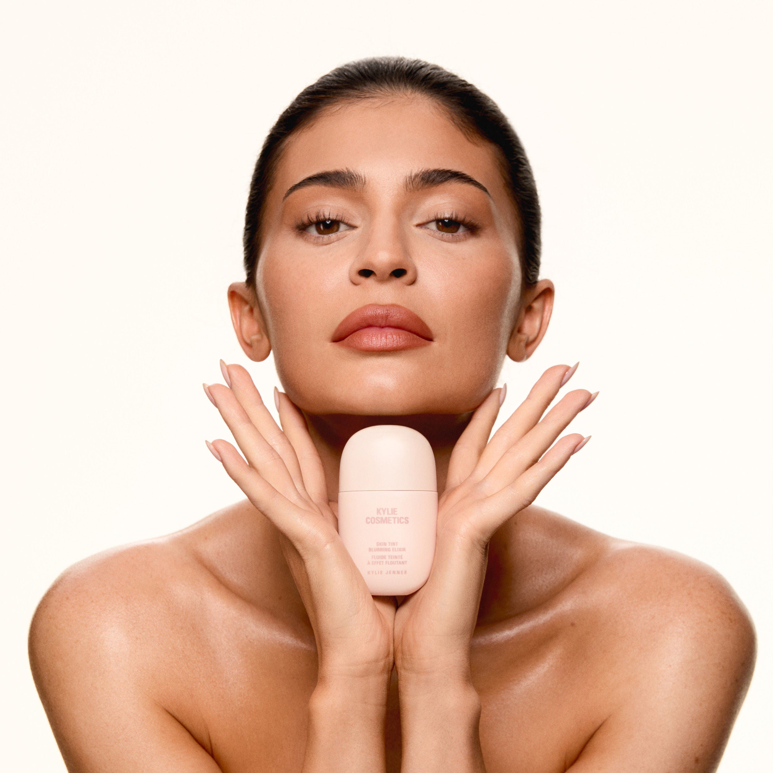 Kylie Cosmetics Skin Tint Blurring Elixir Foundation - 2W, 30ml