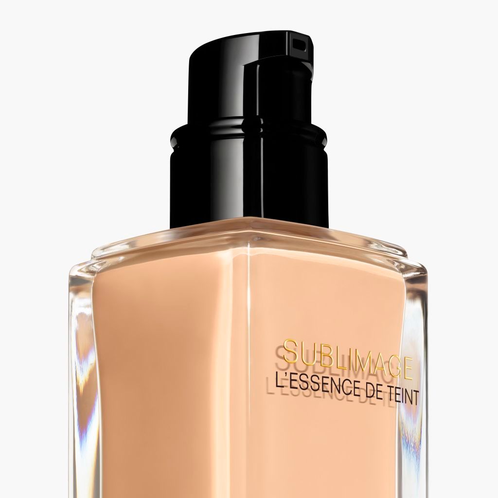 CHANEL SUBLIMAGE L'ESSENCE DE TEINT ULTIMATE RADIANCE-GENERATING SERUM FOUNDATION - B30, 40ml