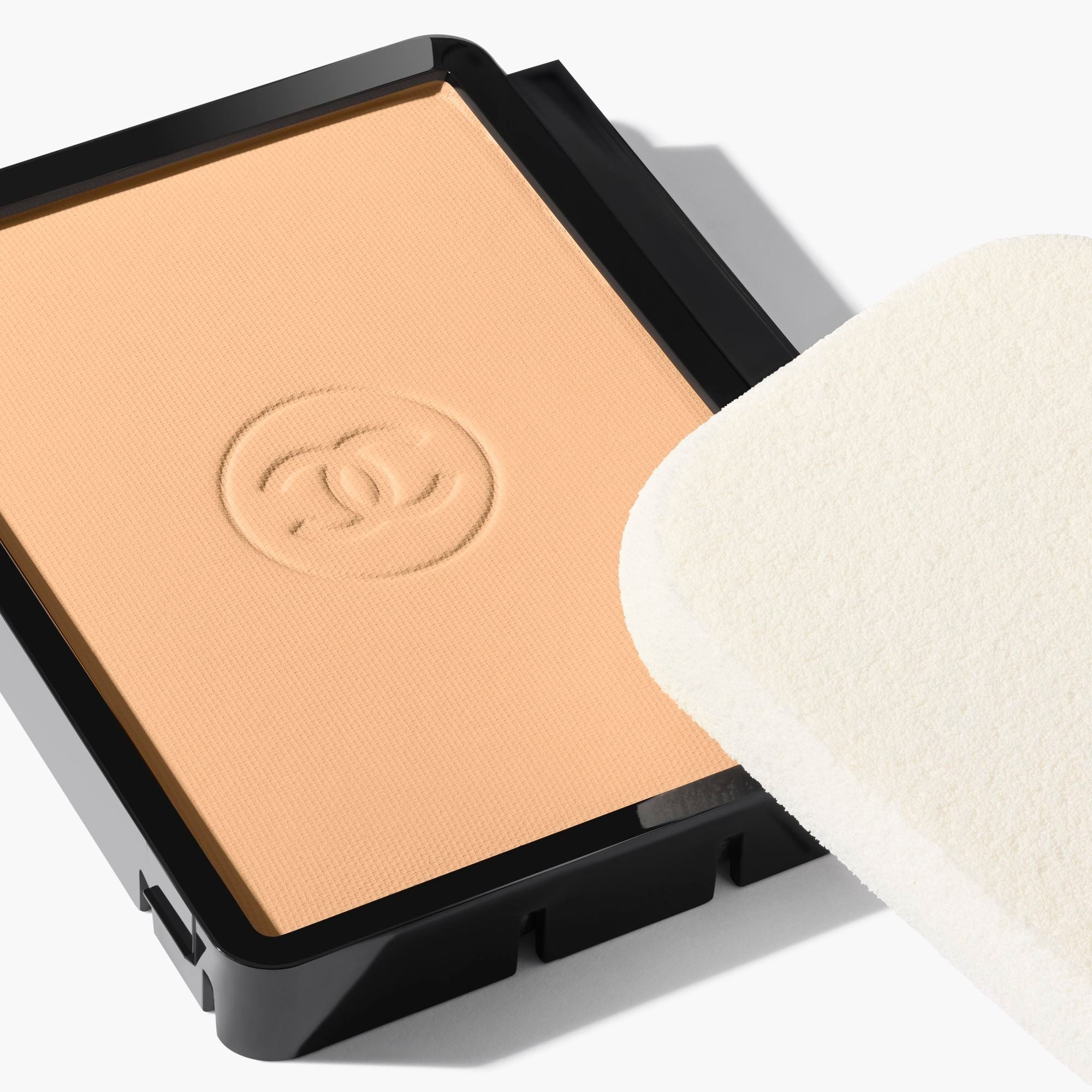 CHANEL Ultra Le Teint - Refill Ultrawear - All-Day Comfort Flawless Finish CompactFoundationB50, 13g