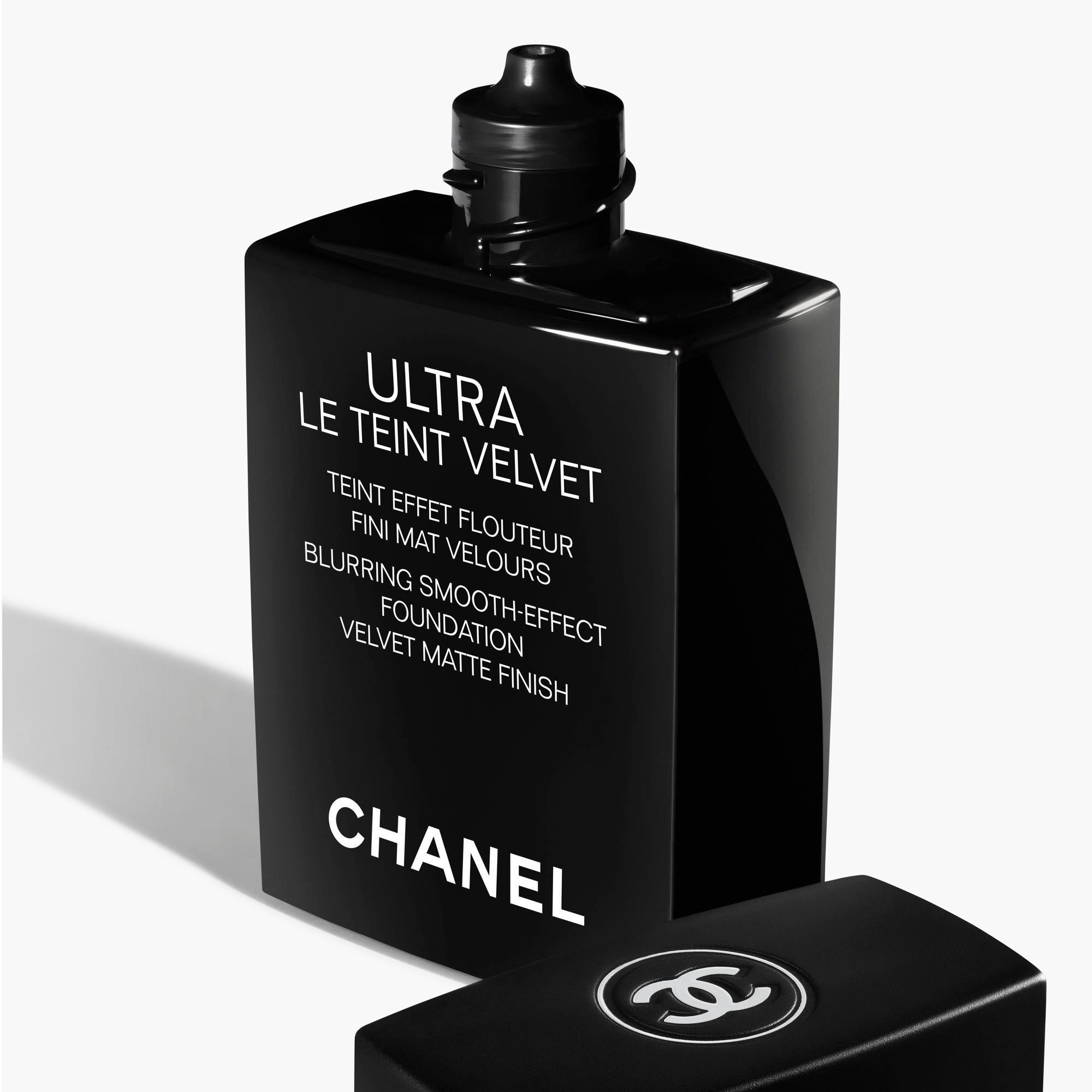 CHANEL ULTRA LE TEINT VELVET ULTRA-LIGHT AND LONGWEARING FOUNDATION - B20, 30ml