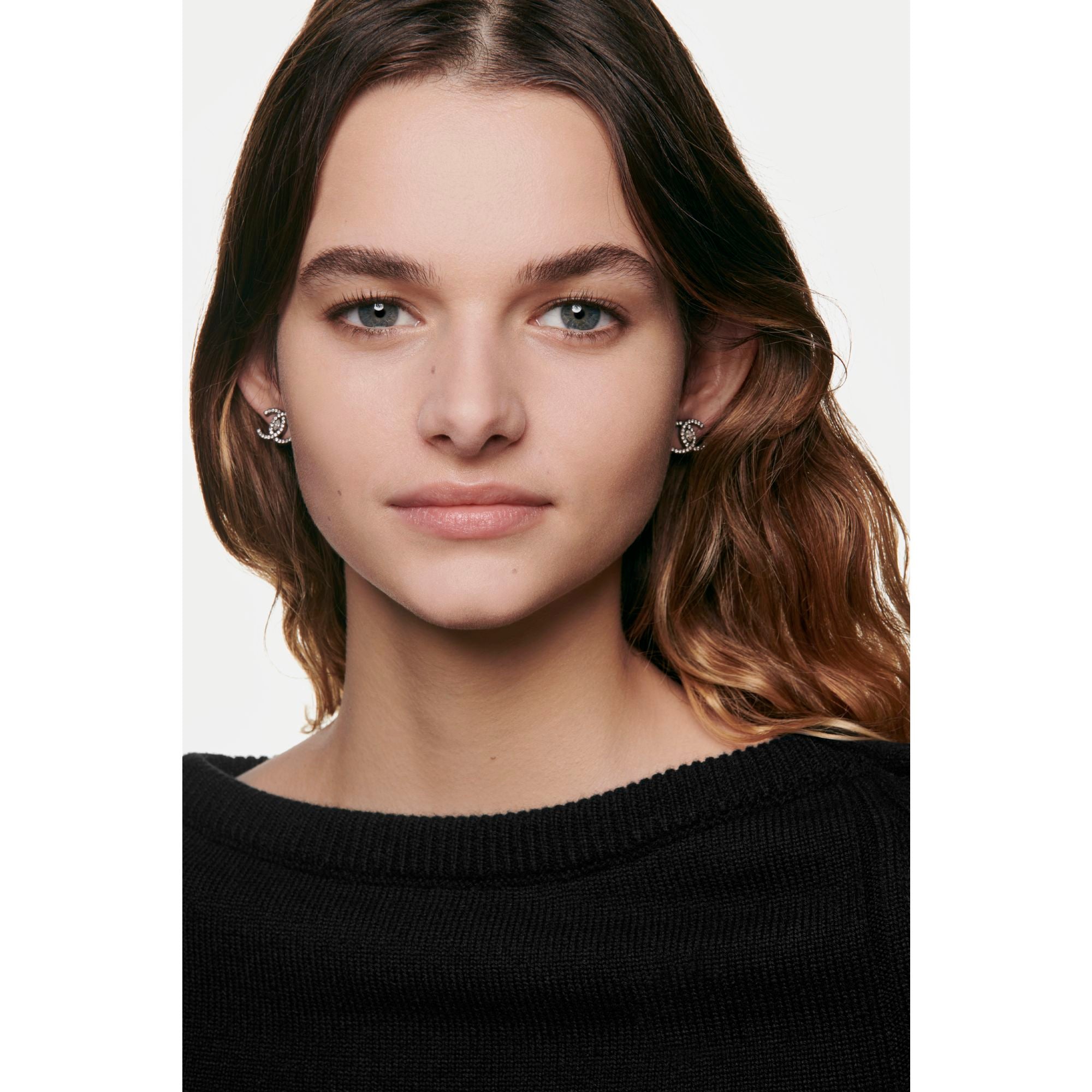 CHANEL ULTRA LE TEINT VELVET ULTRA-LIGHT AND LONGWEARING FOUNDATION - B20, 30ml