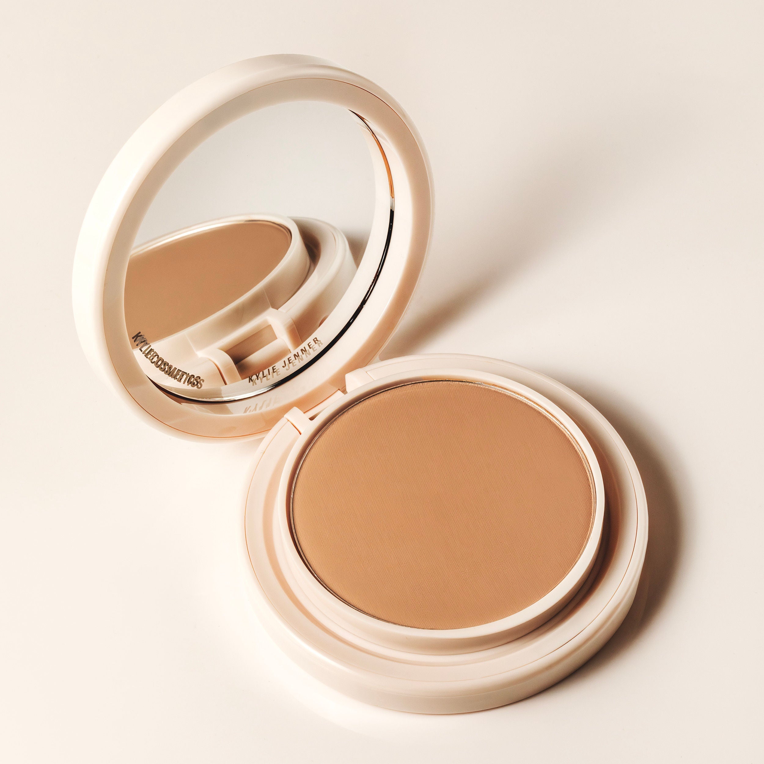 Kylie Cosmetics Natural Blur Powder Foundation - 5N, 10g