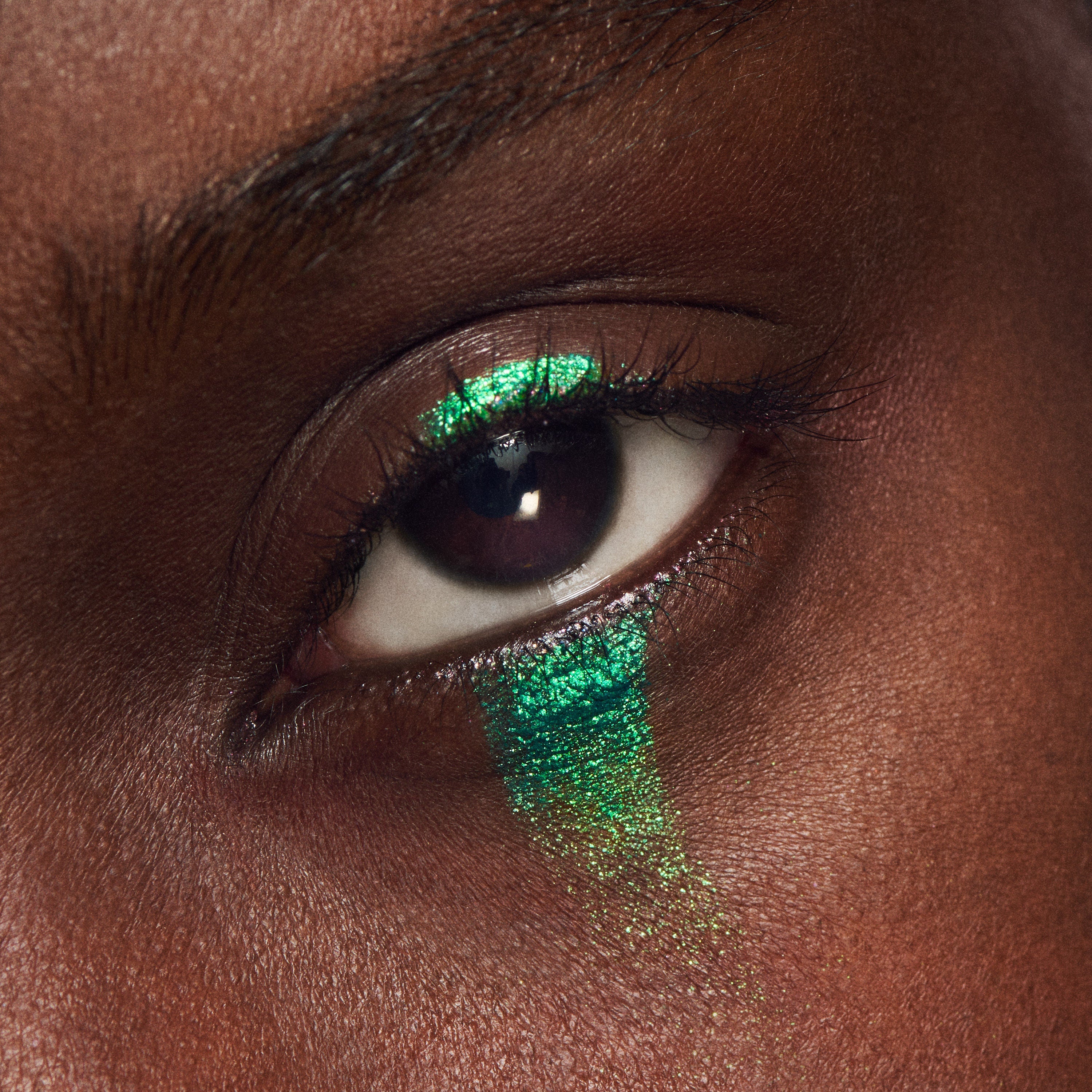 M.A.C Dazzleshadow Liquid Metallic Eyeshadow - Telepathic Teal, 22.5ml Buy at Indicrest Image 6