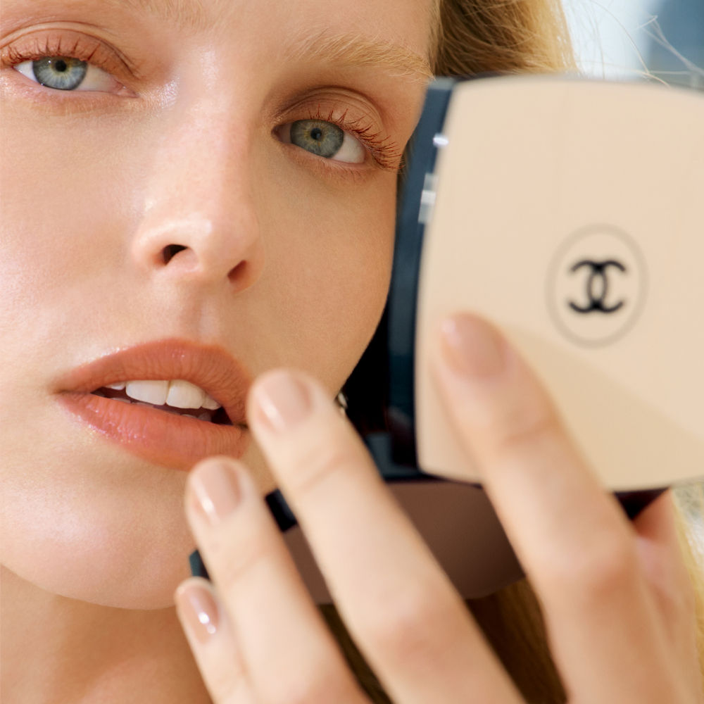 CHANEL LES BEIGES EYESHADOW PALETTE HEALTHY GLOW TURAL EYESHADOW PALETTE - Soft, 4.5gm