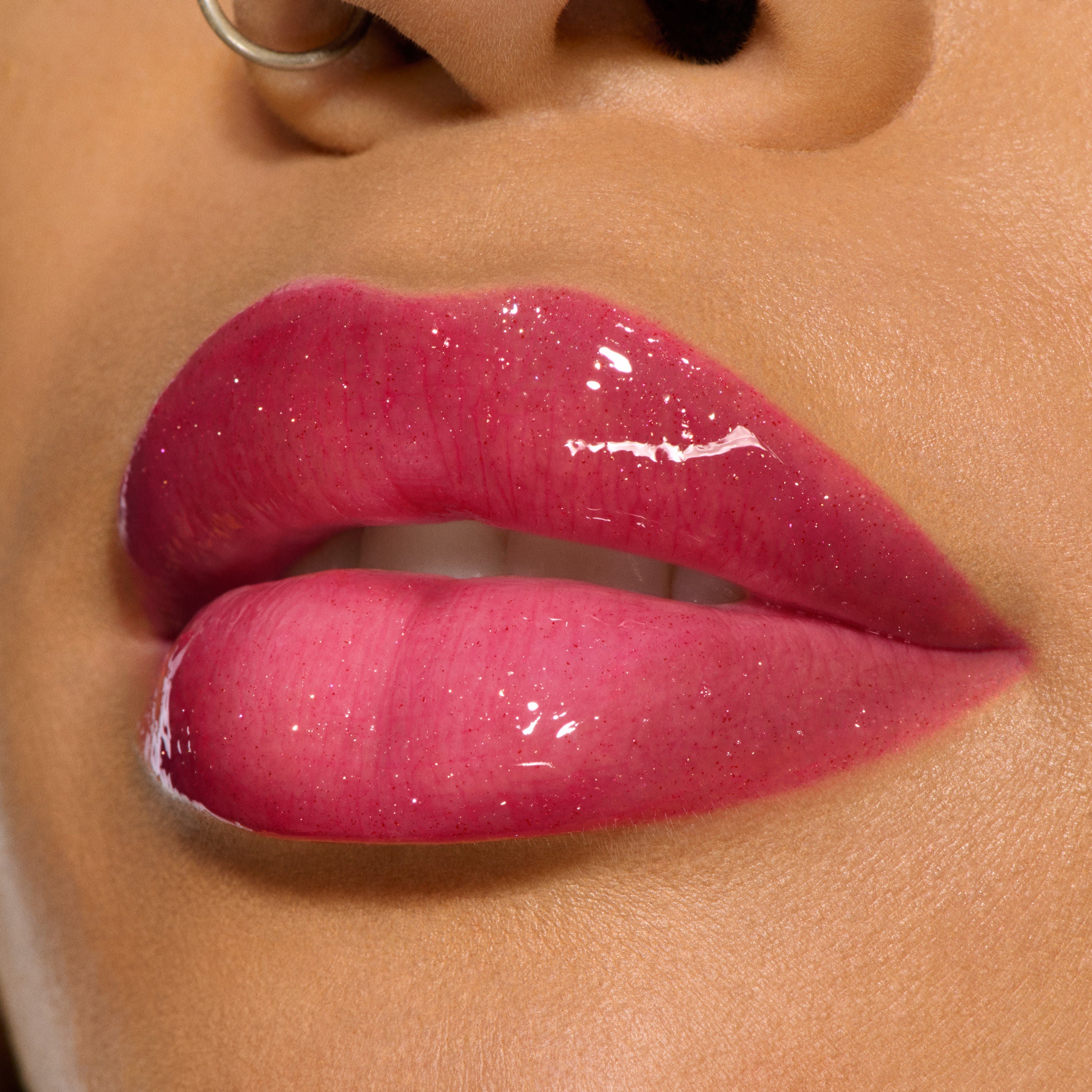 M.A.C Viva Glam Lipglass Air-Viva Kimmitment, 5ml