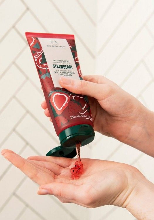 The Body Shop Strawberry Shower Scrub, 200ml